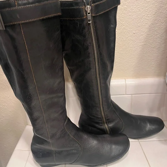 BORN Black Leather Boots - Picture 5 of 12